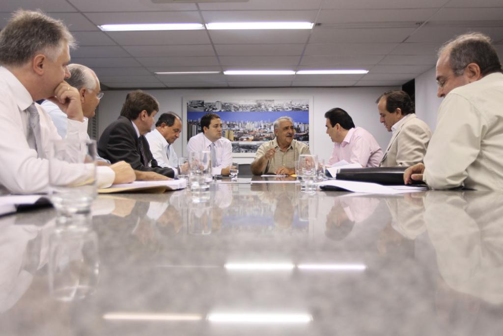 Imagem: Deputados, Superintendência do BB e entidades representativas do agronegócio se reuniram em abril