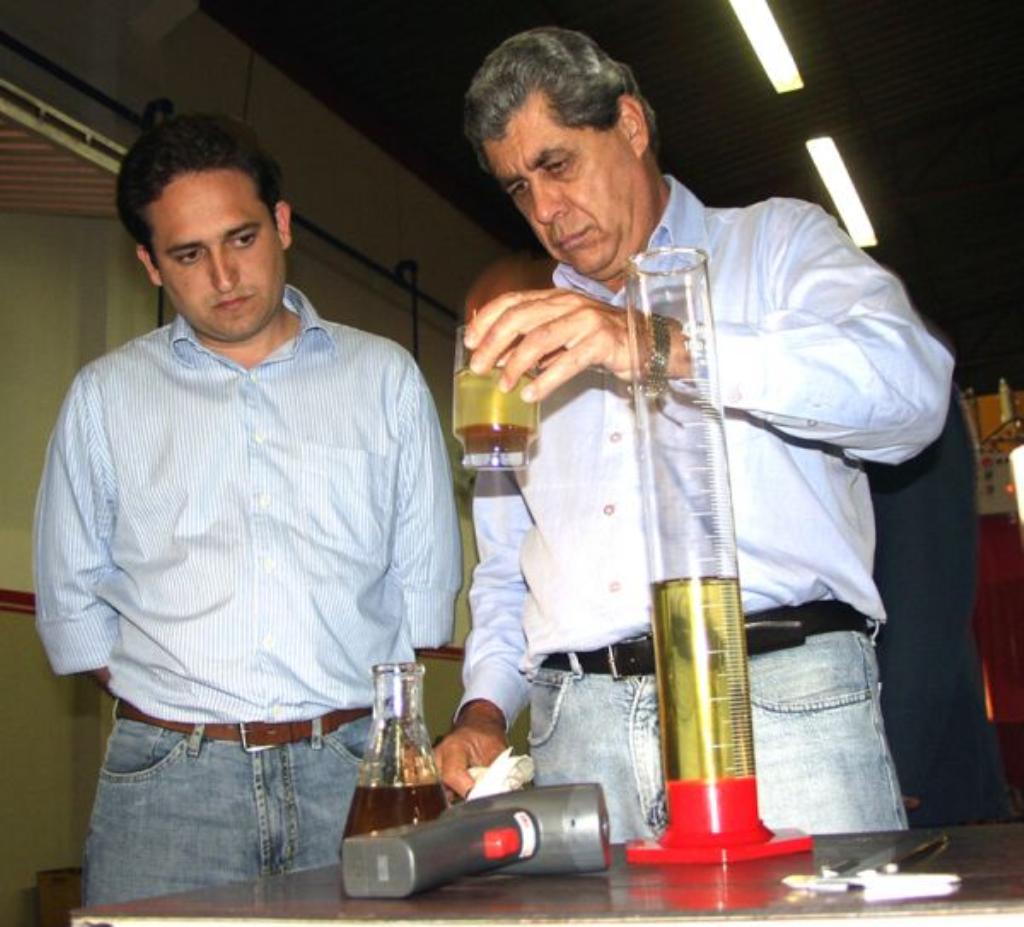 Imagem: Em abril de 2007, Marcio Fernandes apresentou projeto de processamento de óleo ao governador André