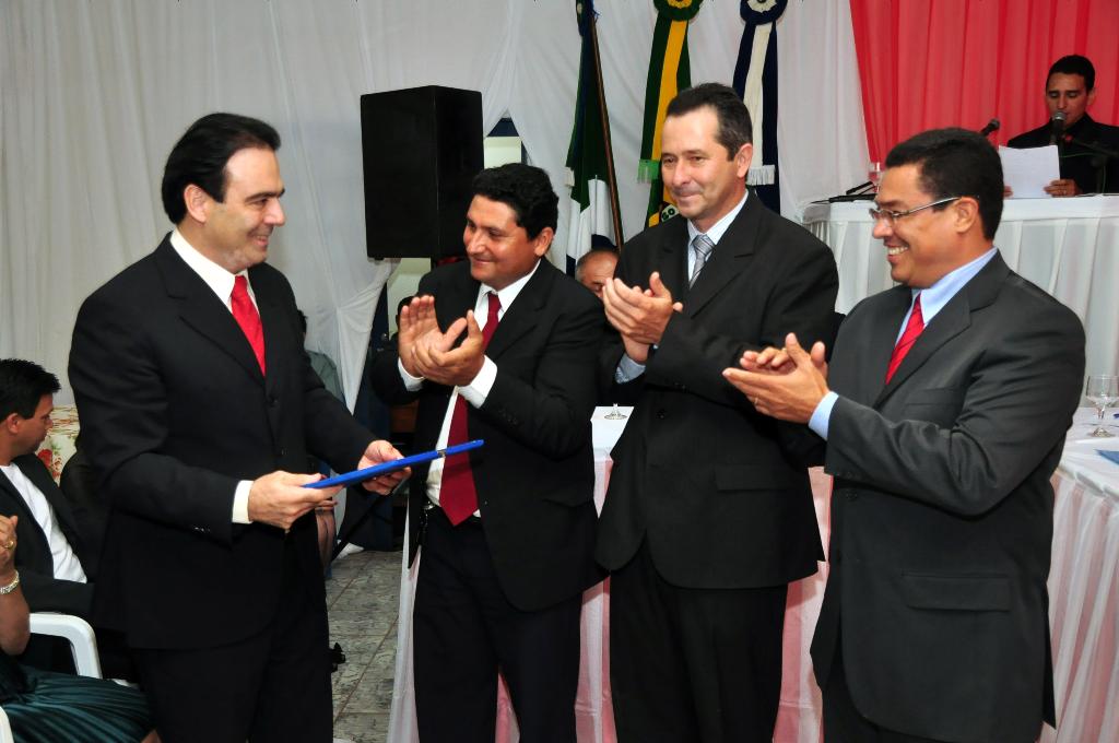 Imagem: Felipe, vereadores Barbosa, Laércio Valério e prefeito Douglas Figueiredo