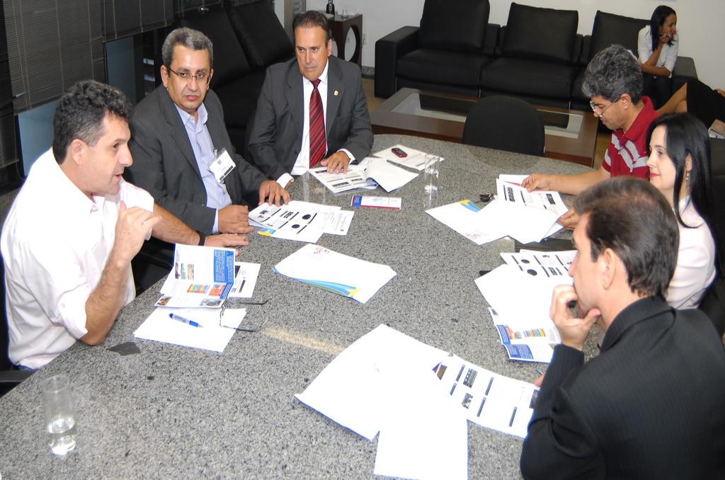 Imagem: Durante reunião, representantes da UEMS solicitaram emenda R$ 50 mil para cada um dos 24 deputados.