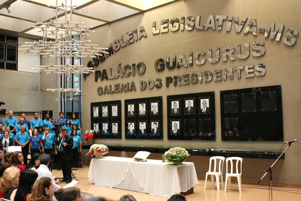 Imagem: Foto do saguão Arte Mulher Nelly Martins, localizado na Assembleia Legislativa.