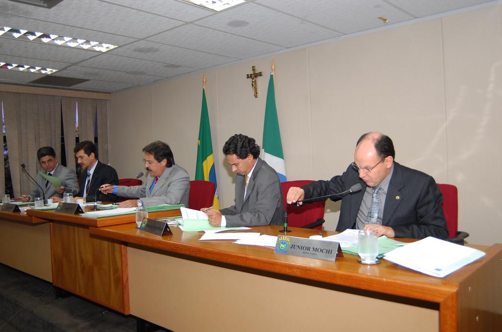 Imagem: Deputados da CCJR se reuniram no plenarinho Nelito Câmara, na Assembleia Legislativa.