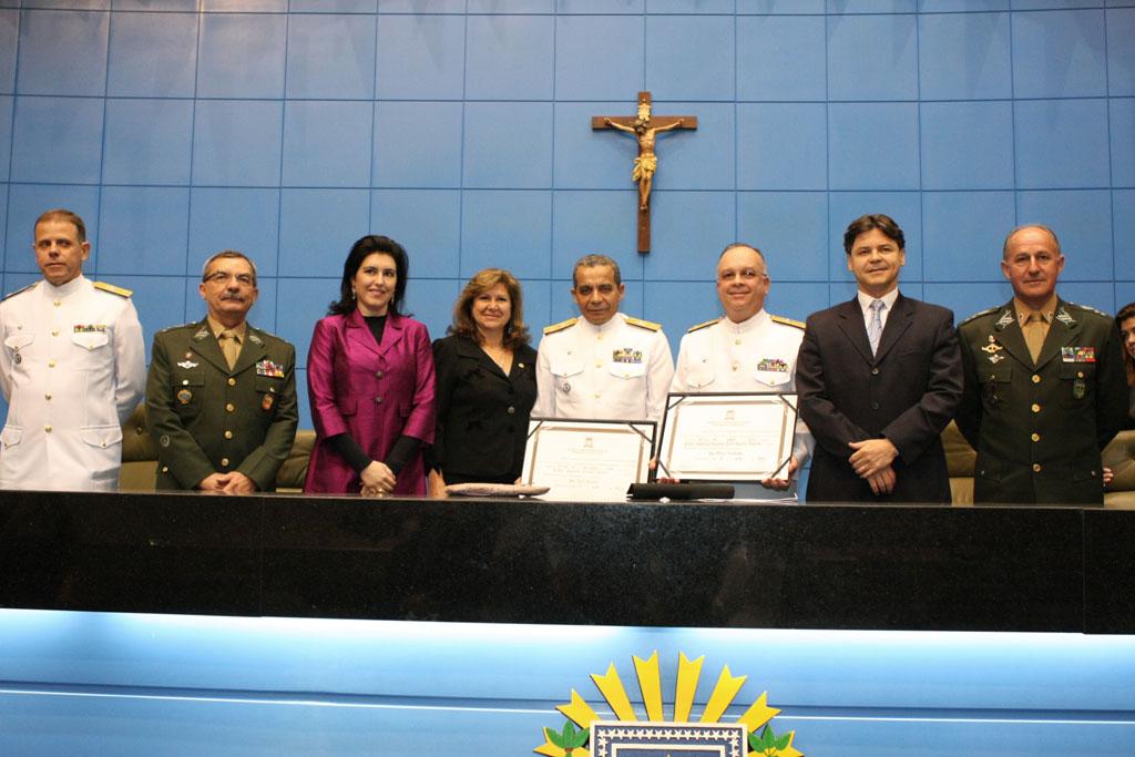 Imagem: Cerimônia de entrega de títulos de cidadãos sul-mato-grossenses teve a presença da vice-governadora Simone Tebet. 