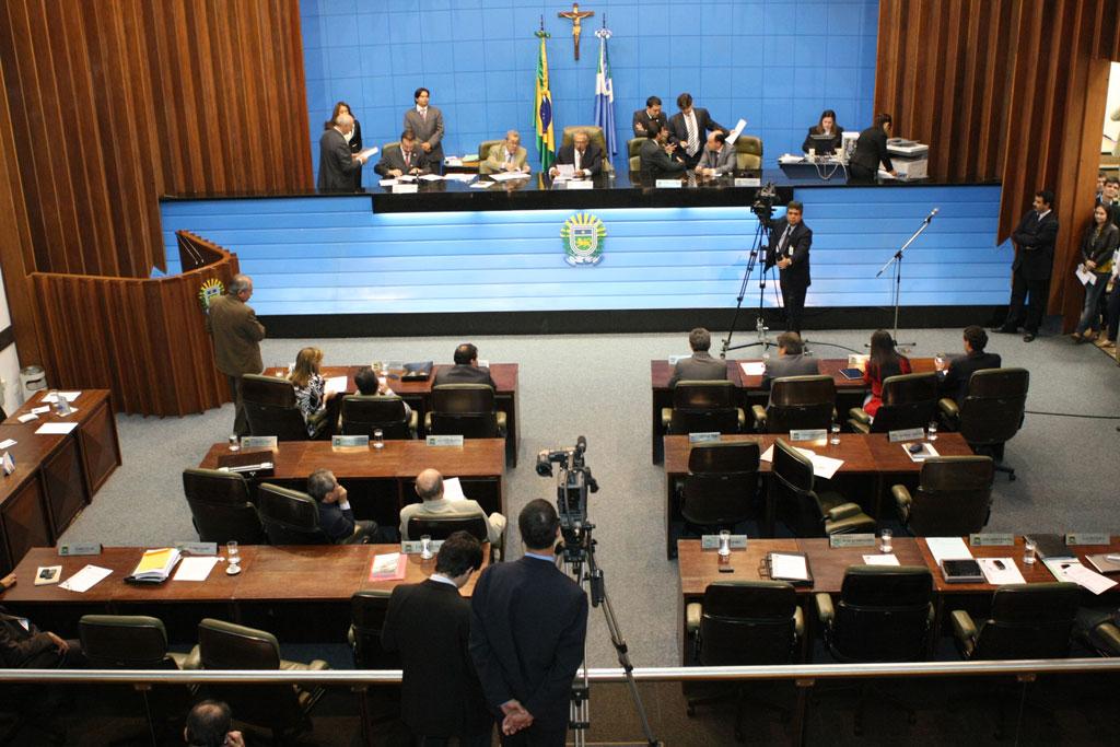 Imagem: Projetos foram aprovados pelos deputados durante sessão no plenário Júlio Maia.