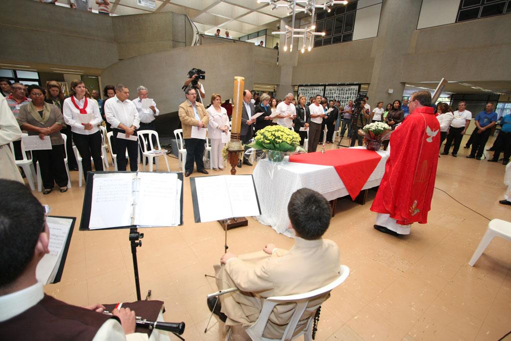 Imagem: Missa aconteceu no Saguão Arte Mulher Nelly Martins.