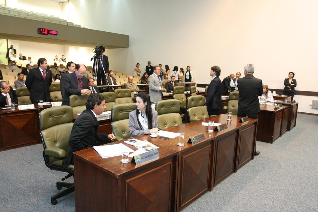 Imagem: Deputados também aprovaram dois projetos do governo do estado na sessão desta terça-feira.