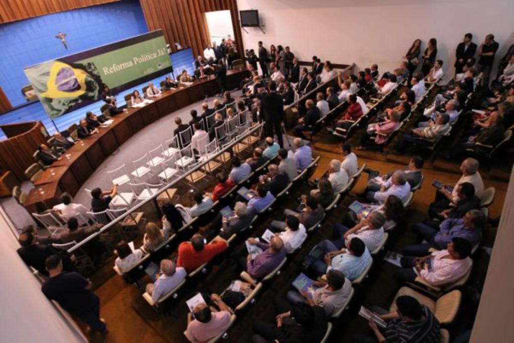Imagem: Plenário da Assembleia fica lotado em audiência sobre reforma política