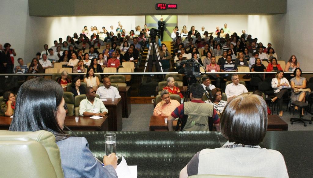 Imagem: Abertura do 1° Encontro Regional de Fóruns de Educação de Jovens e Adultos aconteceu neste domingo na Assembleia.