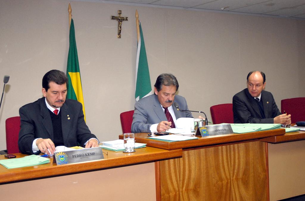 Imagem: Reunião da CCJR aconteceu nesta tarde no plenarinho Nelito Câmara.