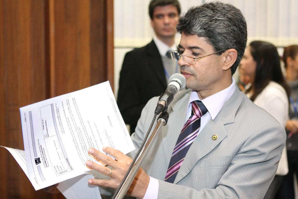 Imagem: Professor Rinaldo explica que a conscientização precoce contribuirá para a redução dos casos de aborto.