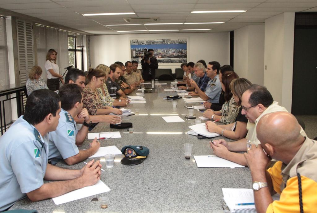 Imagem: Representantes de várias instituições participaram de reunião sobre campanha de conscientização no trânsito.