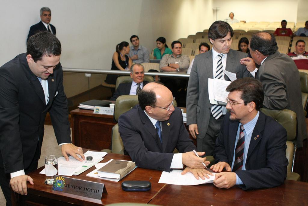 Imagem: Deputados da situação e da oposição discutiram nesta quarta-feira a liberação das emendas parlamentares.