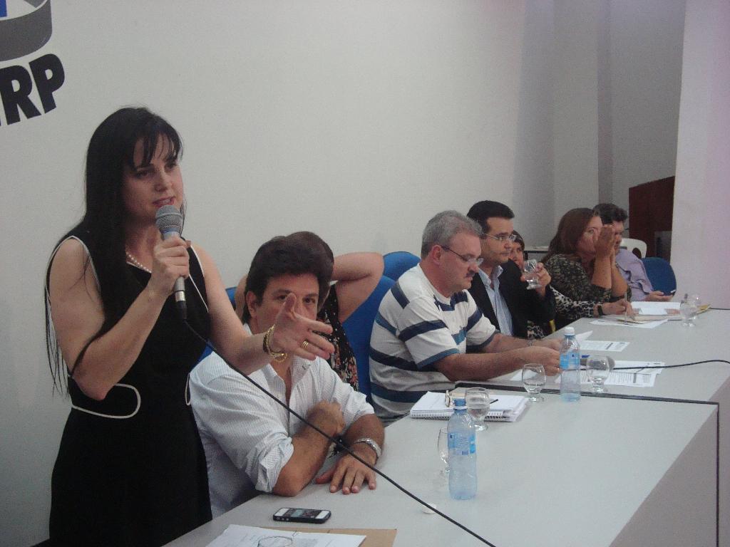 Imagem: Deputada Mara Caseiro fala com a categoria