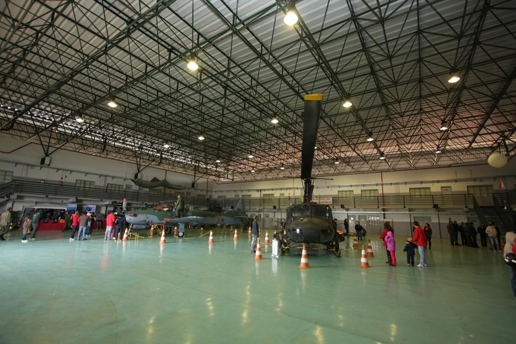 Imagem: Hangares da Base Aérea puderam ser visitados neste sábado.