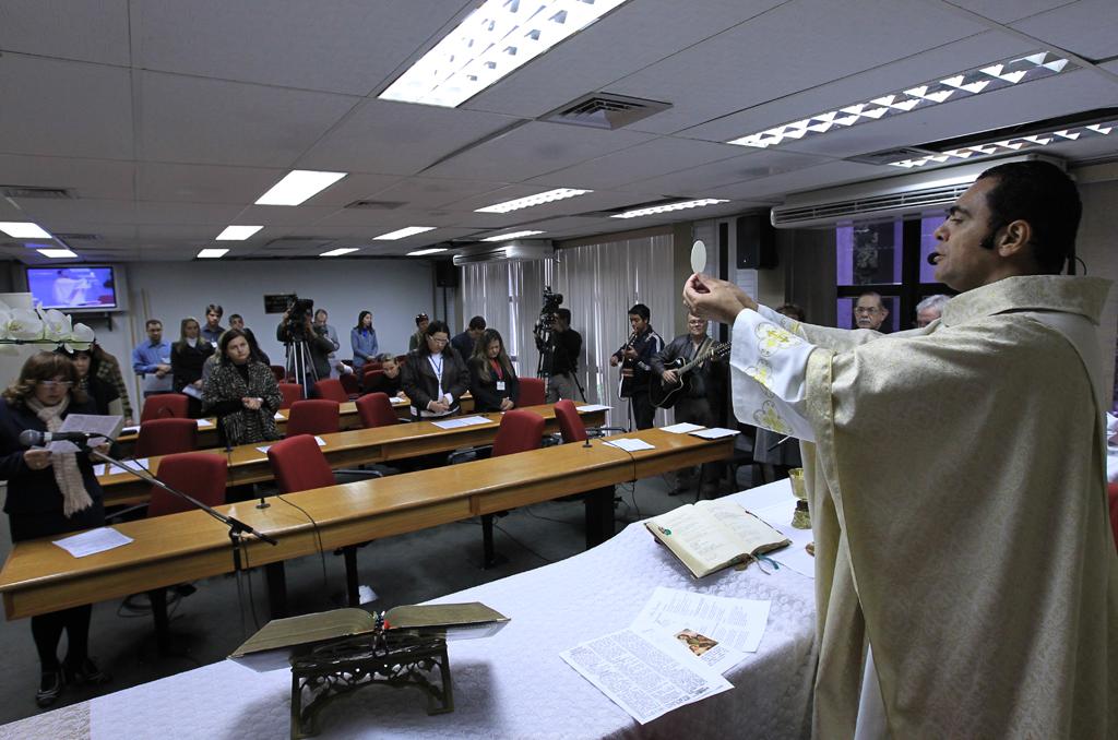 Imagem: Santa Missa do mês de agosto foi realizada no Plenarinho Nelito Câmara.