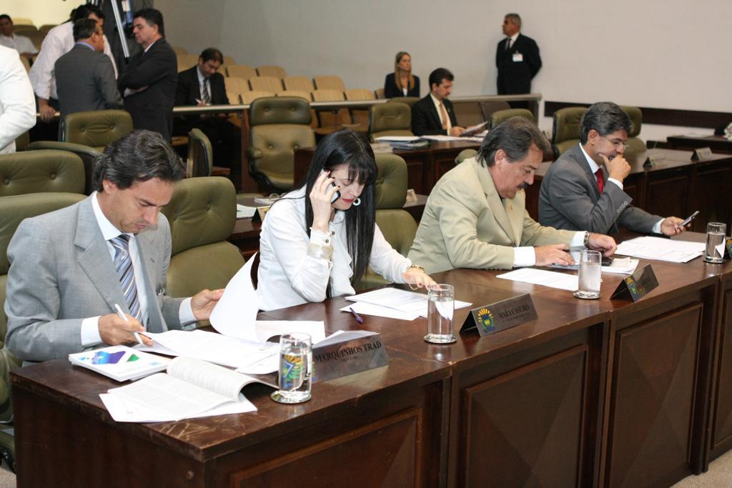 Imagem: Deputados durante sessão plenária desta quarta-feira.