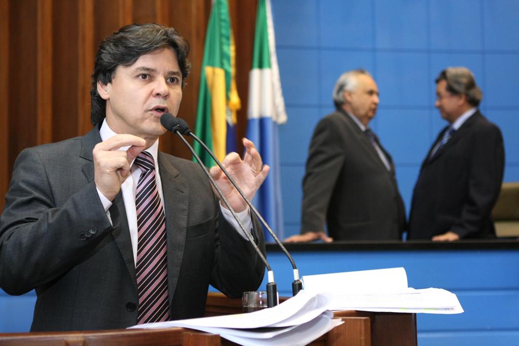 Imagem: Para Duarte, as empresas de telefonia que não quiserem cumprir a lei deverão recorrer à Justiça.