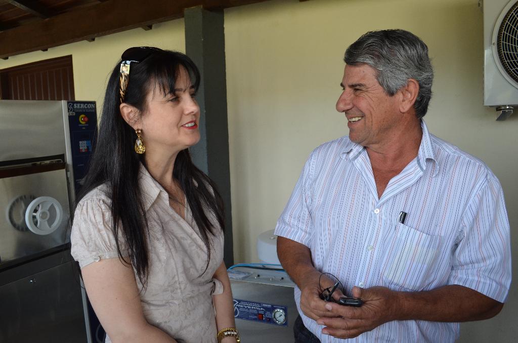 Imagem: Mara conversa com prefeito sobre as eleições em Sidrolândia