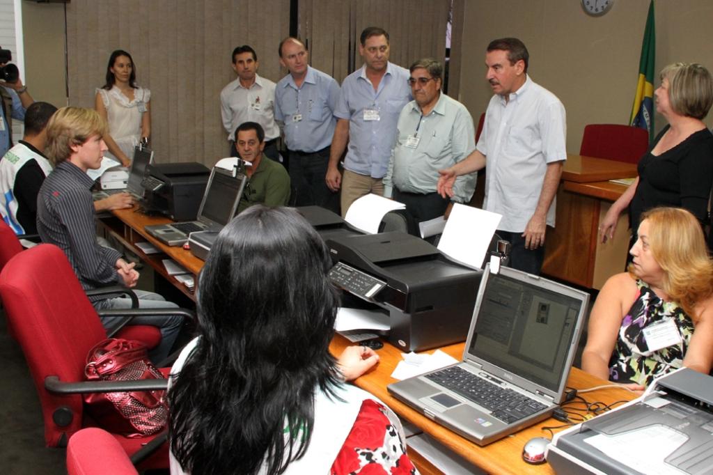 Imagem: Deputado Paulo Corrêa, 1º secretário da Casa de Leis, conferiu trabalho de recadastramento dos servidores.