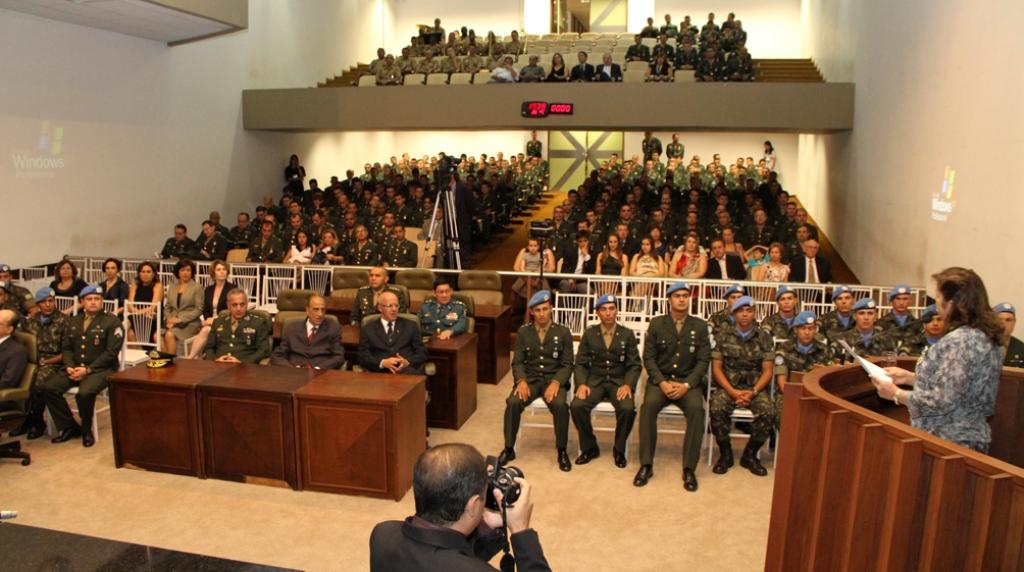 Imagem: Sessão Solene em comemoração aos 190 anos do Comando Militar do Oeste foi comandada pela deputada Dione Hashioka.