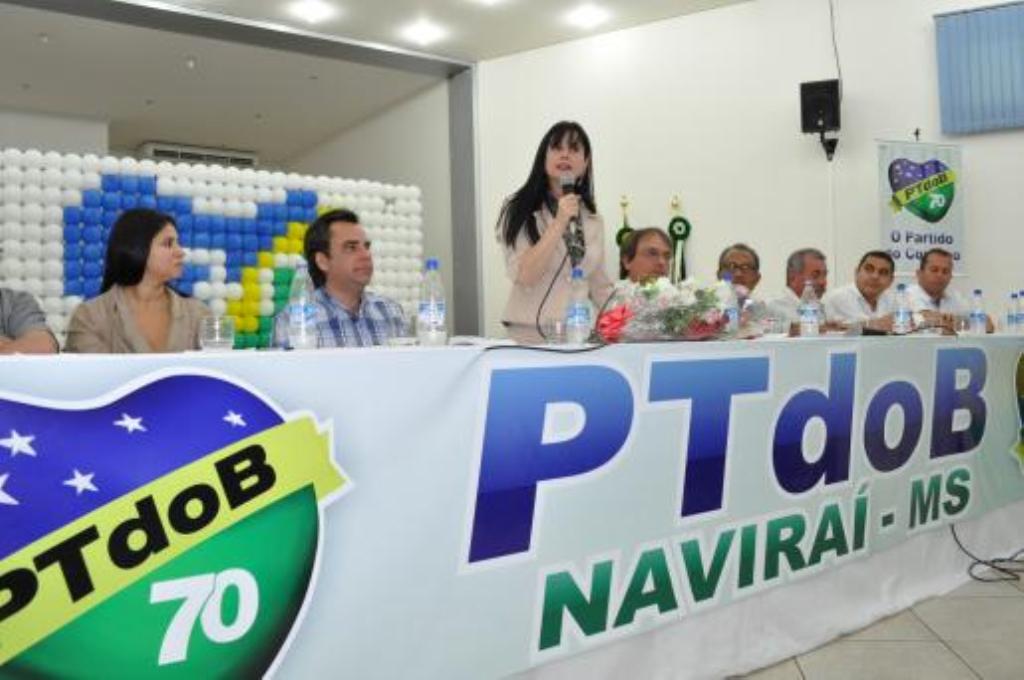 Imagem: Mara discursa durante o ato politico em Naviraí