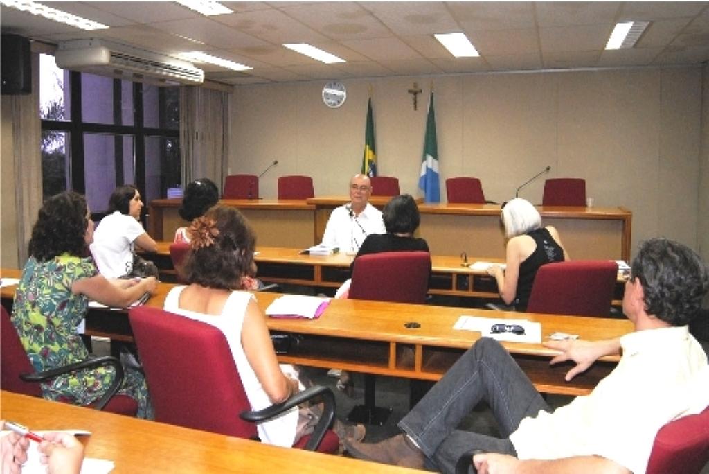 Imagem: Reunião entre deputado Laerte Tetila e movimentos femininos aconteceu no Plenarinho.