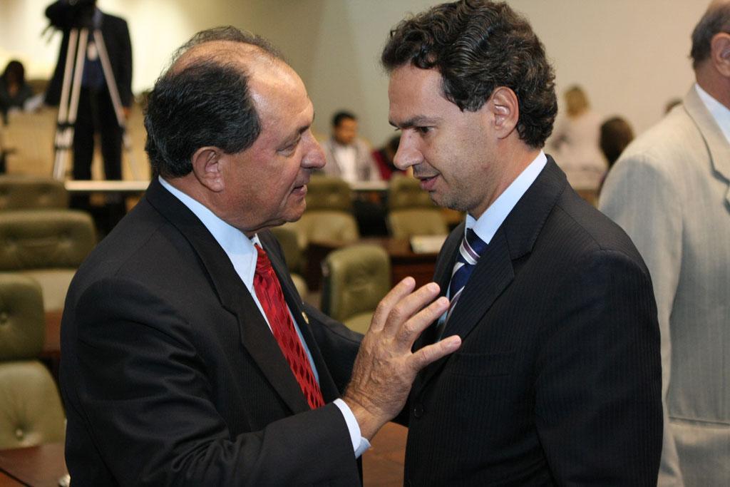 Imagem: Deputados Zé Teixeira e Marquinhos Trad são autores da lei.