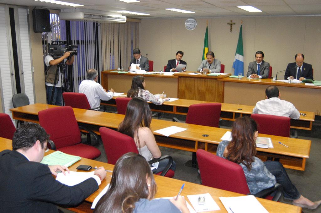 Imagem: Reunião da CCJR no Plenarinho Nelito Câmara.