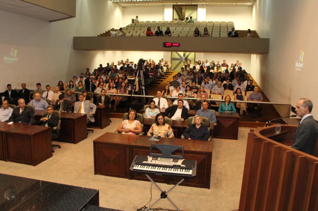 Imagem: Sessão Solene comandada pelo deputado Zé Teixeira foi realizada no Plenário Júlio Maia.