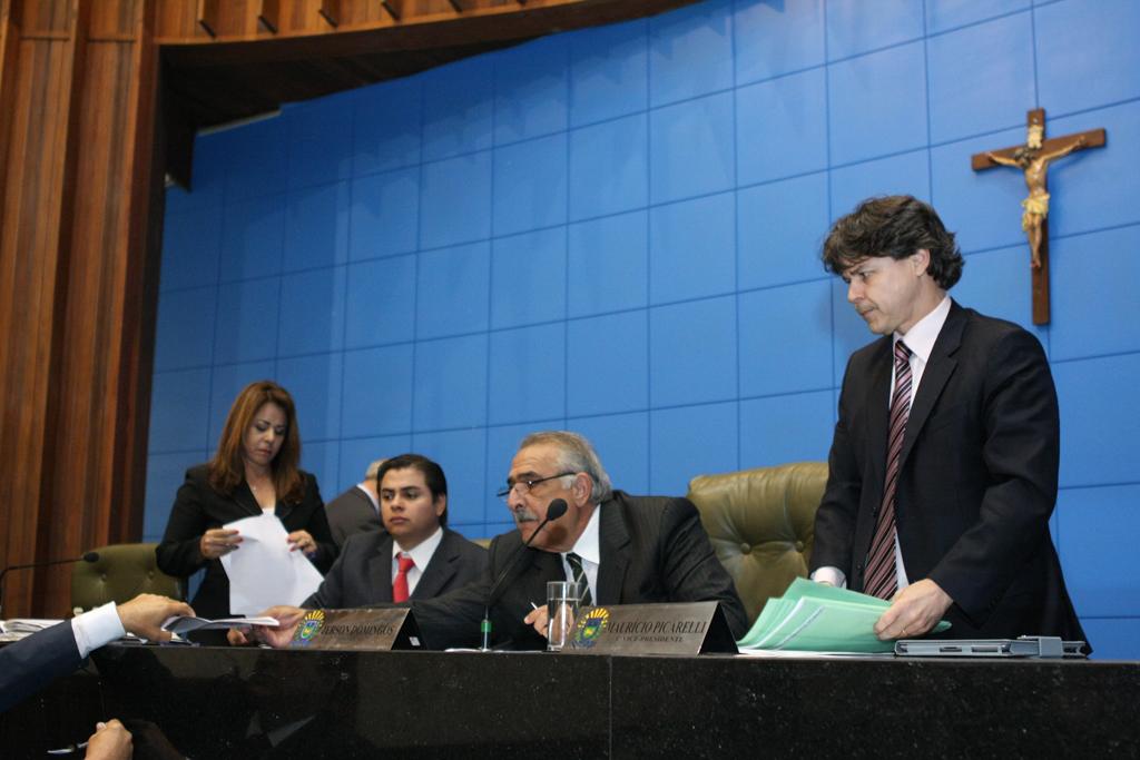 Imagem: Deputados durante sessão ordinária nesta quarta-feira.