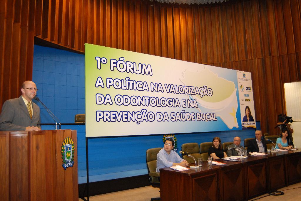 Imagem: Gilberto Alfredo, coordenador Nacional da Saúde Bucal do Ministério da Saúde, palestrou no 1º Fórum sobre Saúde Bucal.