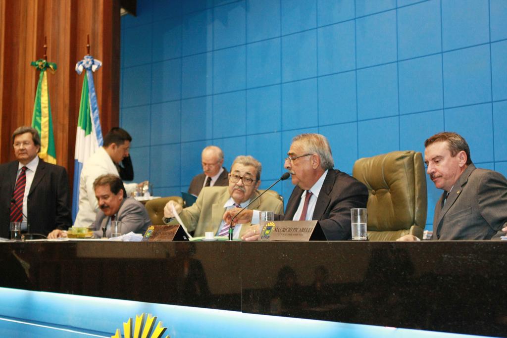 Imagem: Deputados durante sessão ordinária nesta terça-feira.