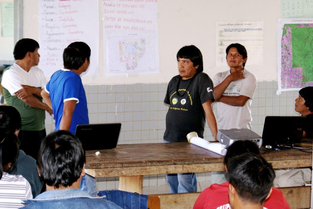 Imagem: Cada vez mais, índios têm abandonado o ensino superior por falta de apoio.