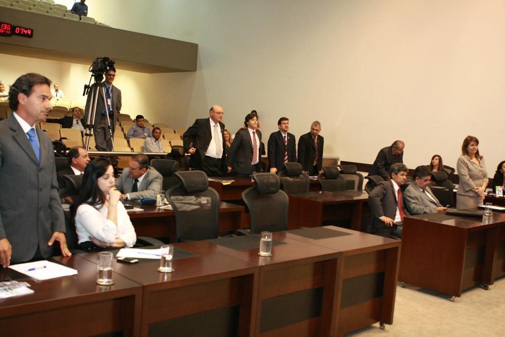 Imagem: Deputados durante sessão realizada nesta quarta-feira.