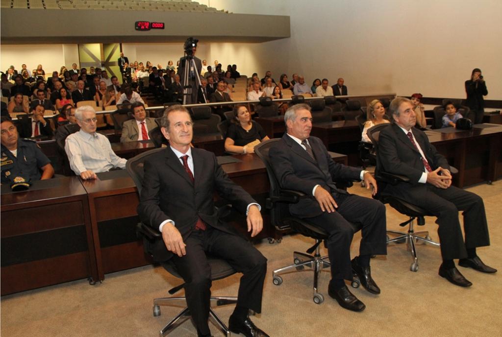 Imagem: Homenageados receberam títulos de cidadão sul-mato-grossense da deputada Mara Caseiro.