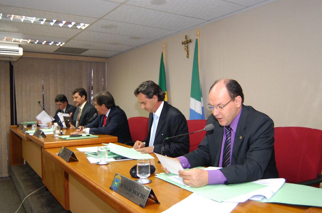 Imagem: Deputados da CCJR durante reunião realizada nesta terça-feira no Plenarinho.