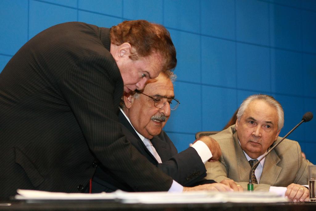 Imagem: Deputados durante sessão nesta quarta-feira no Plenário Deputado Júlio Maia.