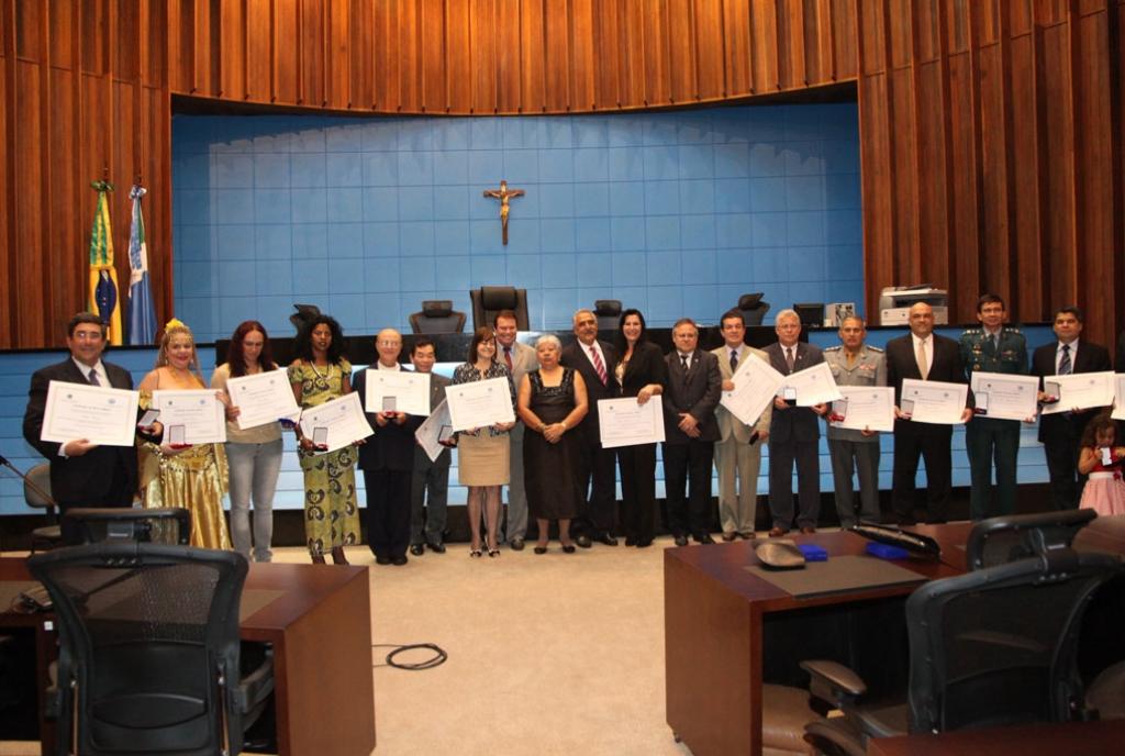 Imagem: Dezessete pessoas foram homenageadas no evento presidido pelo deputado Jerson Domingos.