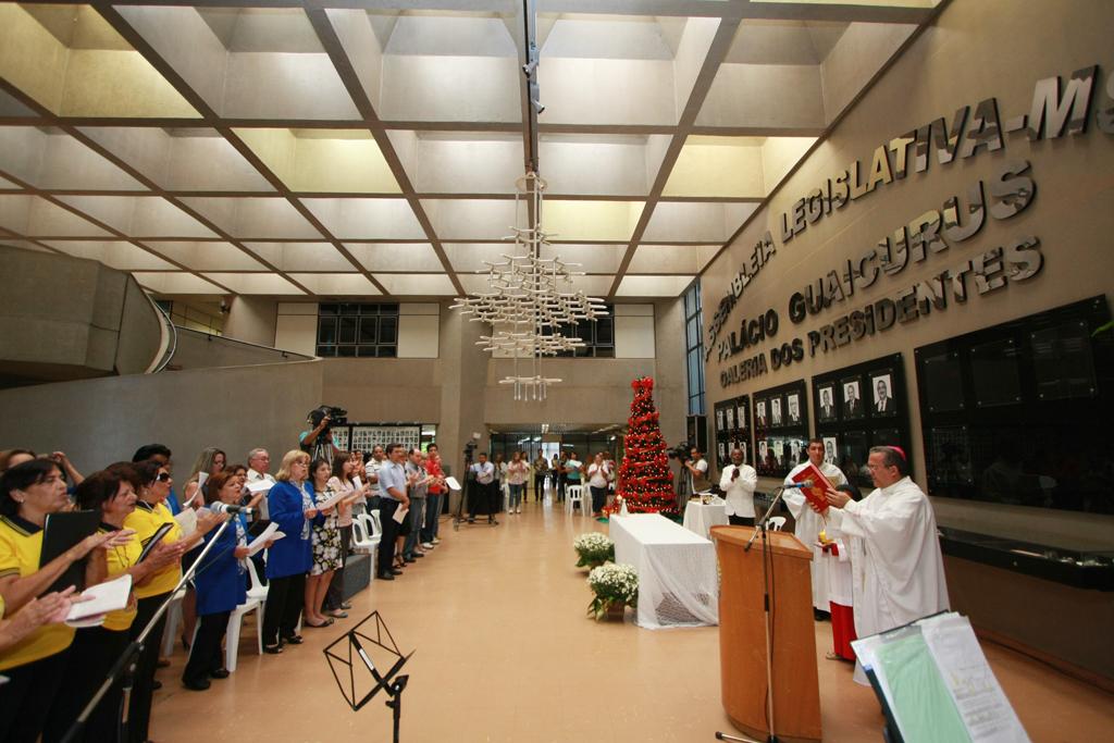 Imagem: Santa Missa de dezembro aconteceu no Saguão Arte Mulher Nelly Martins.