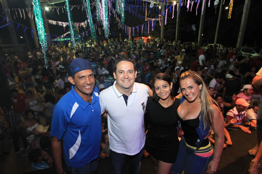 Imagem: Prefeito Carequinha e o deputado Marcio Fernandes durante carnaval de Jaraguari