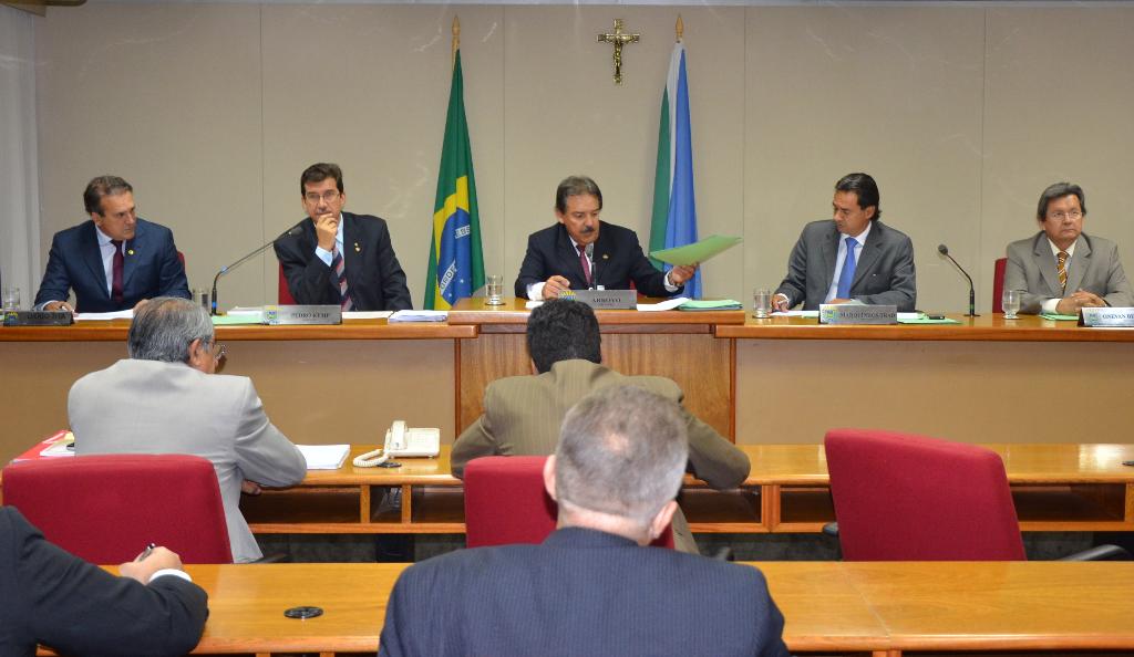 Imagem: Deputados aprovaram seis projetos durante reunião no plenarinho, nesta terça-feira.