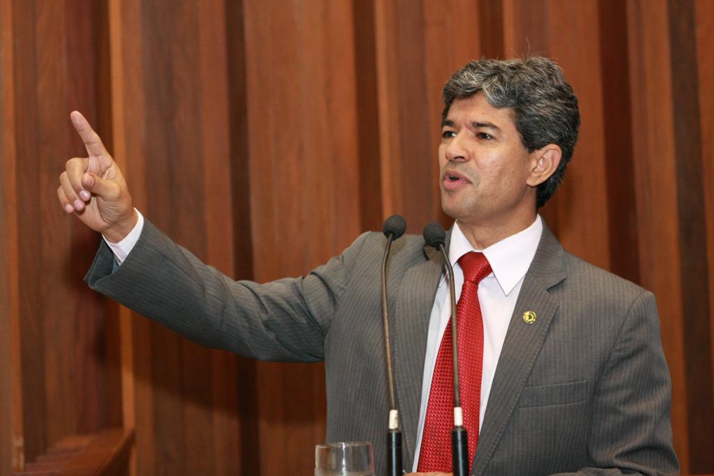 Imagem: Deputado Professor Rinaldo ocupou a tribuna para falar sobre decisão inédita.