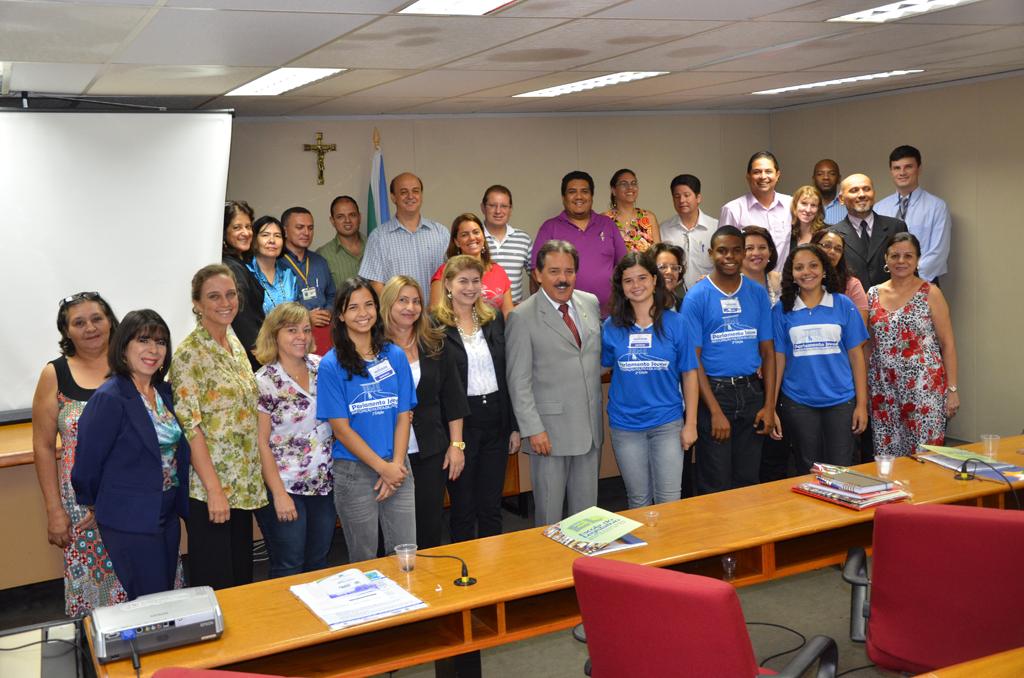 Imagem: Reunião para divulgação do edital da eleição do Parlamento Jovem aconteceu no plenarinho.