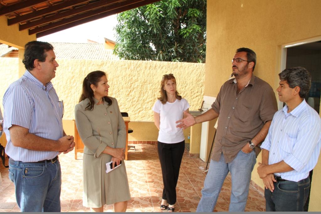 Imagem: Deputados Eduardo Rocha, Dione Hashioka e Professor Rinaldo visitaram Centro de Tratamento de Dependência Química Euripedes Barsanulfo. 