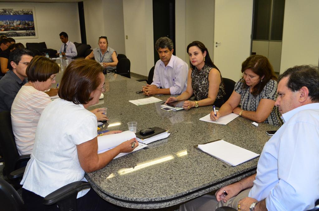 Imagem: Frente discute junto da Secretaria de Educação ações de enfrentamento às drogas nas escolas.