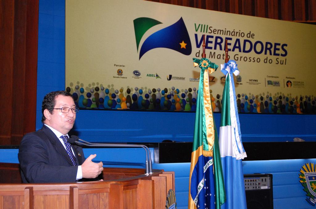 Imagem: Francisco Etelvino Biondo explicou aos parlamentares municipais o processo de modernização do Legislativo.