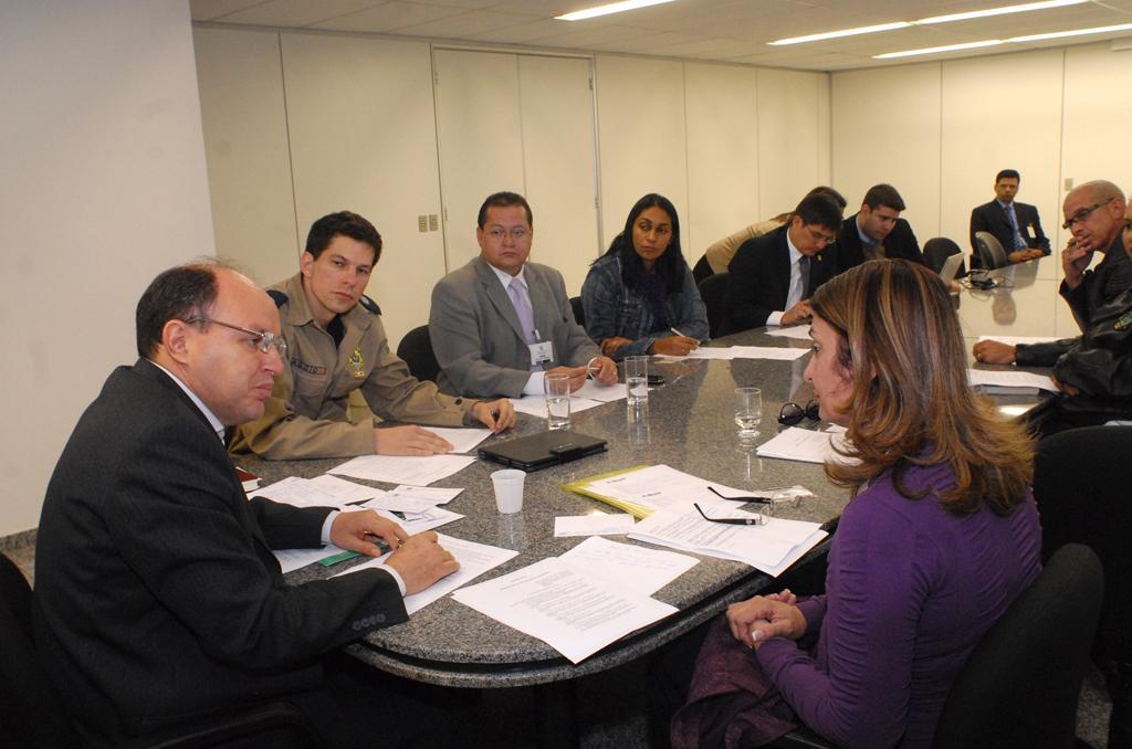 Imagem: Mochi e representantes de órgãos do trânsito discutiram as propostas sugeridas durante audiência pública.