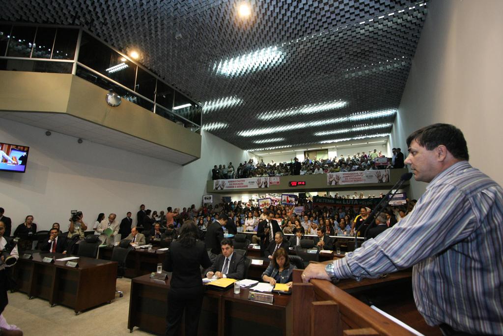 Imagem: Roberto Magno Botareli Cesar fala sobre descontentamento da categoria com reajuste proposto pelo governo.