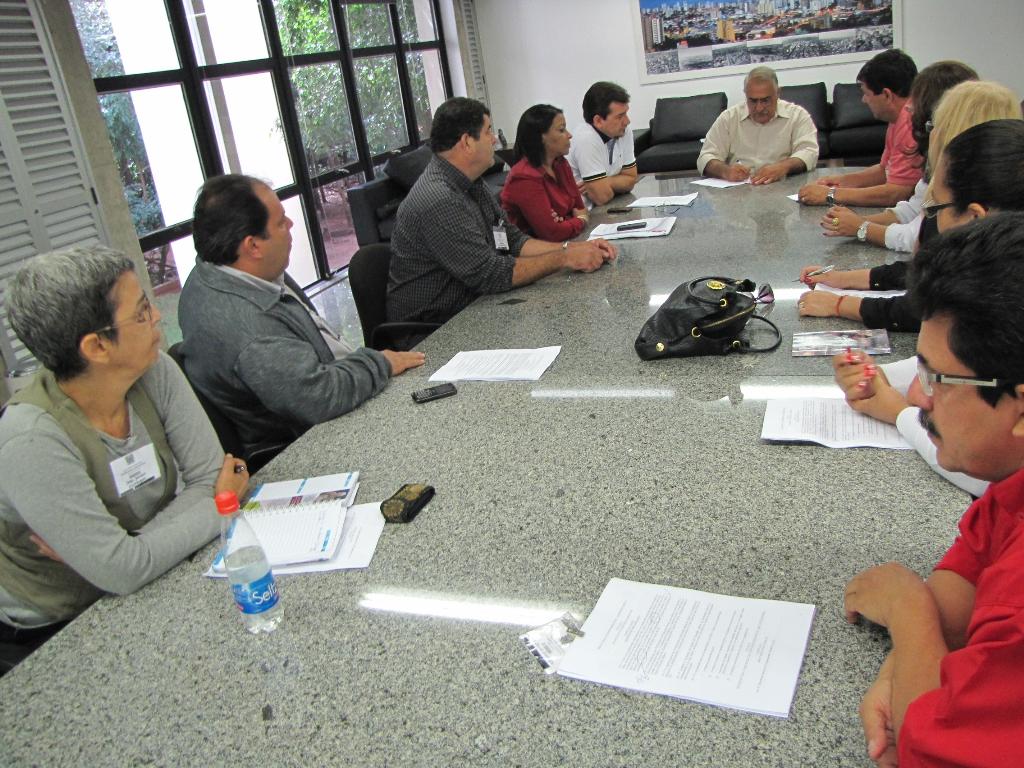 Imagem: Na manhã de ontem, os deputados Jerson Domingos e Pedro Kemp se reuniram com representantes da Fetems.