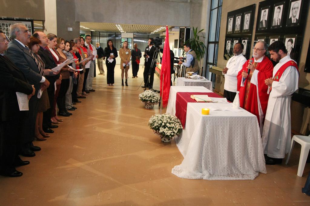 Imagem: Missa foi celebrada no saguão da Casa de Leis.